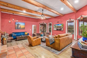 Stunning Secluded Ranch, Sleeps 8, Pool and Jacuzzi